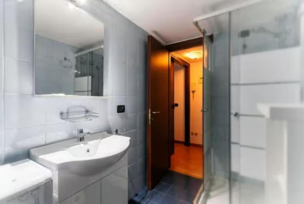 Bilocale Al Nolo, Metropolitana Mm1 Pasteur Apartment Milan Bagian luar foto